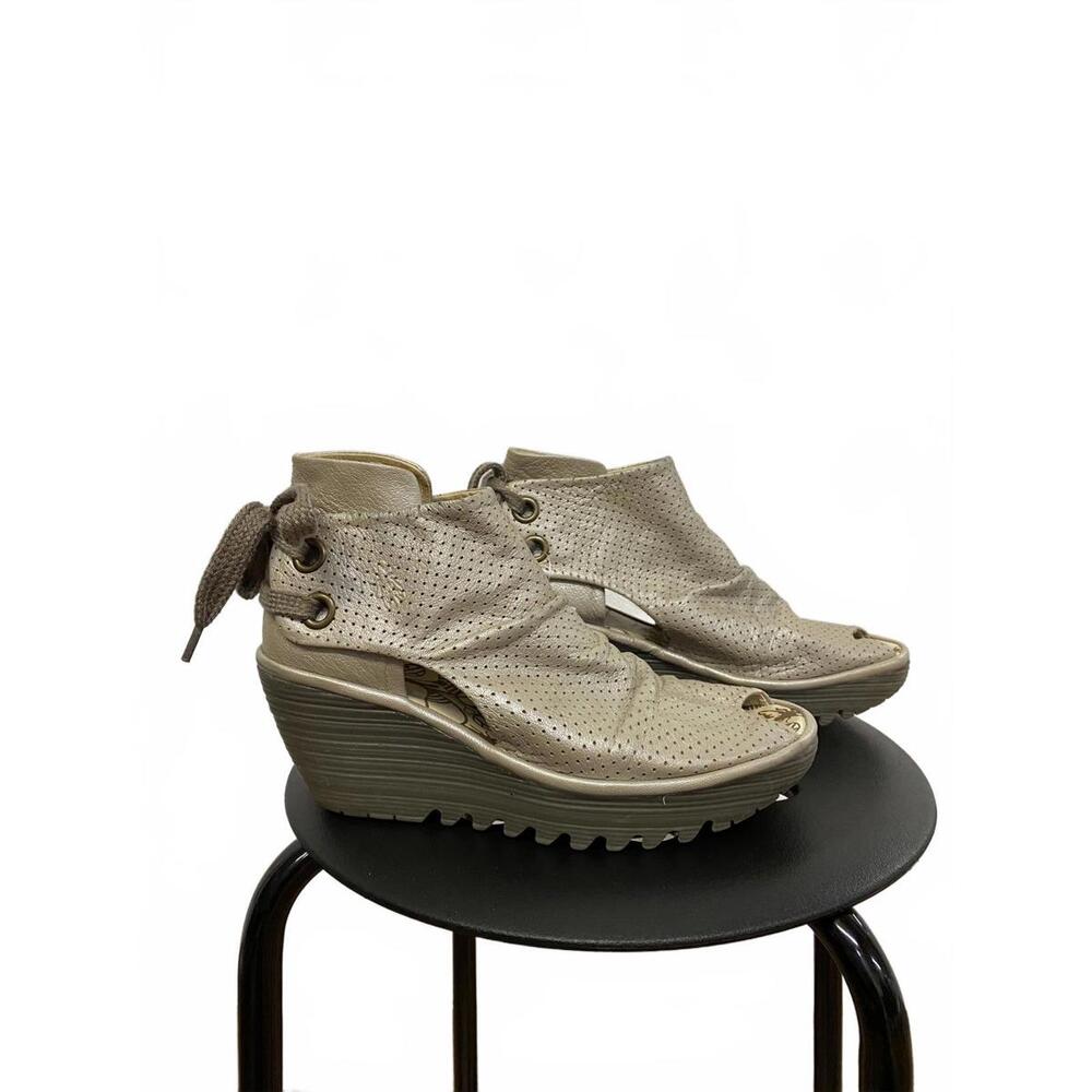 Womens Beige Silver Fly London Perforated Leather Wedge Peeptoe Sandals Size 37 - Picture 2 of 7